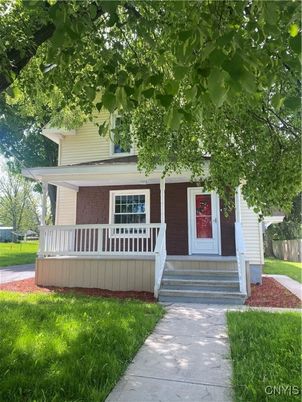 Exterior, Facade, Brick Facade, American Foursquare