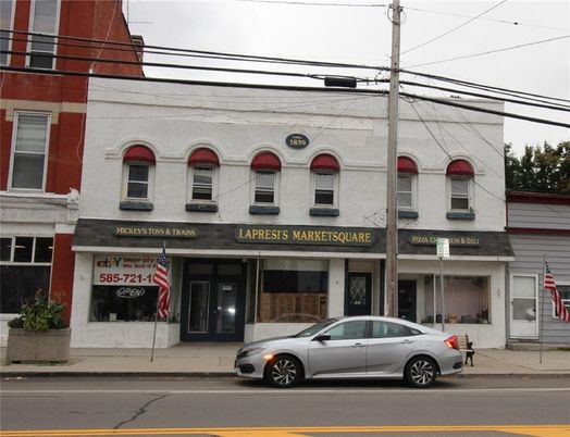 Exterior, Facade, Rowhouse