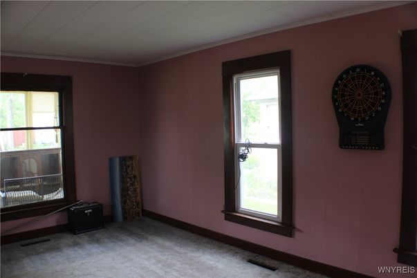 Empty room, Interior