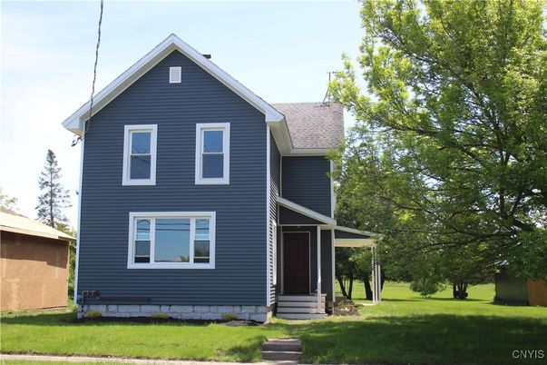 Exterior, Facade, Queen Anne Victorian