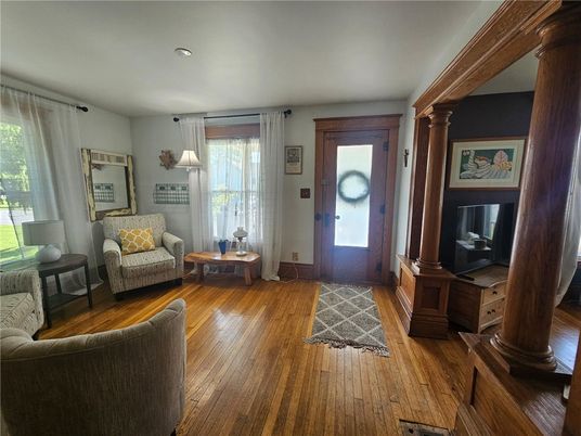Interior, Pendant Lights, Recessed Lighting, Wood Texture Flooring