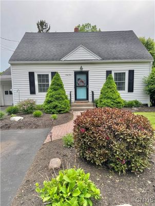 Exterior, Facade, Cape Cod