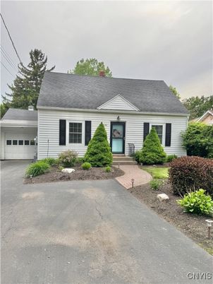 Attached, Exterior, Facade, Cape Cod