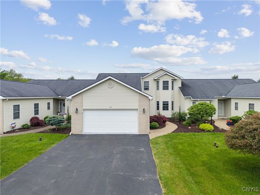 Attached, Exterior, Facade, Ranch