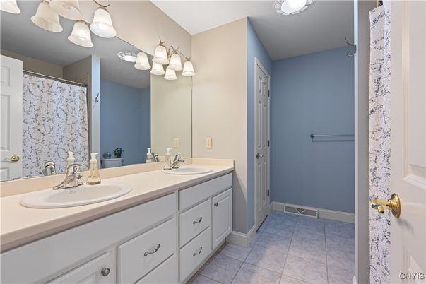 Bathroom, Dual Sink Vanities, Interior