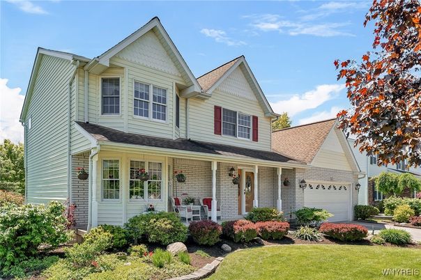 Attached, Exterior, Facade, Farmhouse