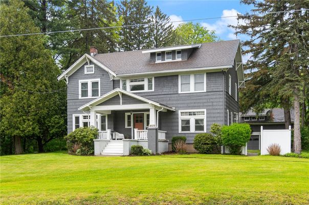 Exterior, Facade, American Foursquare