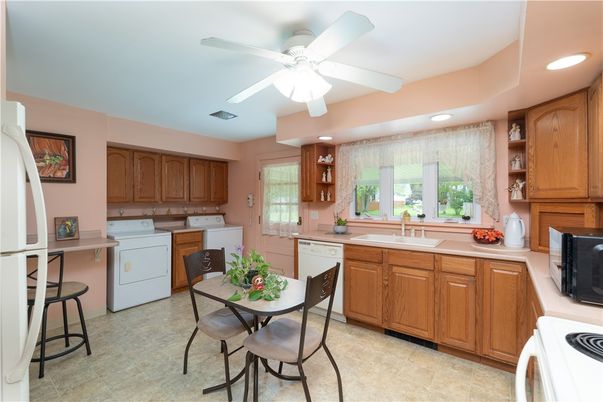 Dining room, Interior, Kitchen, Recessed Lighting, Washer
