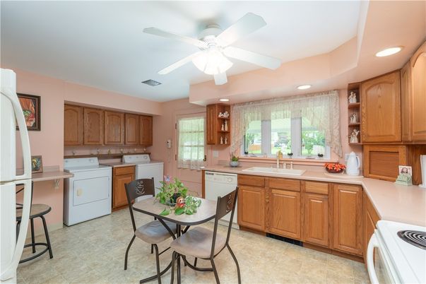 Dining room, Interior, Kitchen, Recessed Lighting, Washer