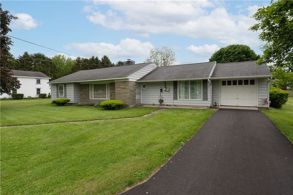 Attached, Exterior, Facade, Ranch