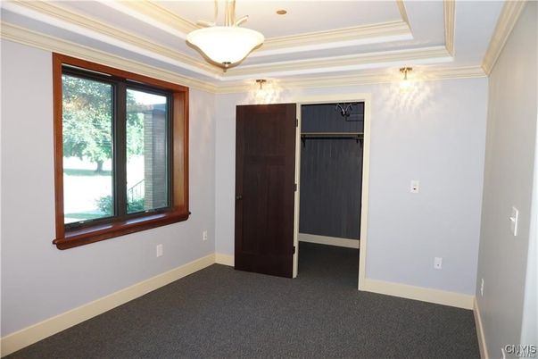 Empty room, Interior, Pendant Lights