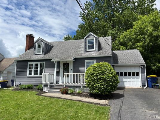 Attached, Exterior, Facade, Cape Cod