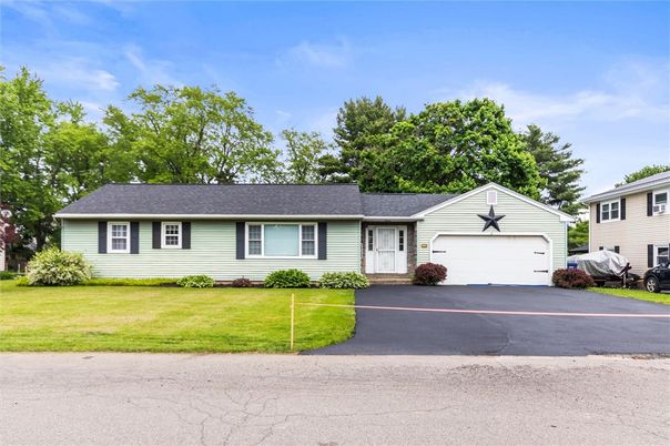 Attached, Exterior, Facade, Ranch