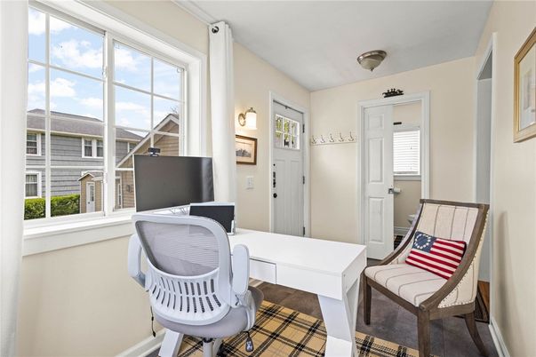 Home Office, Interior