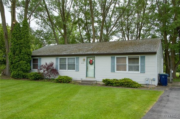 Exterior, Facade, Cape Cod