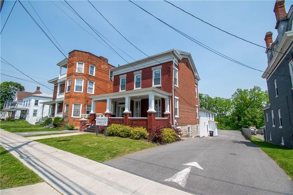 Exterior, Facade, Brick Facade, American Foursquare