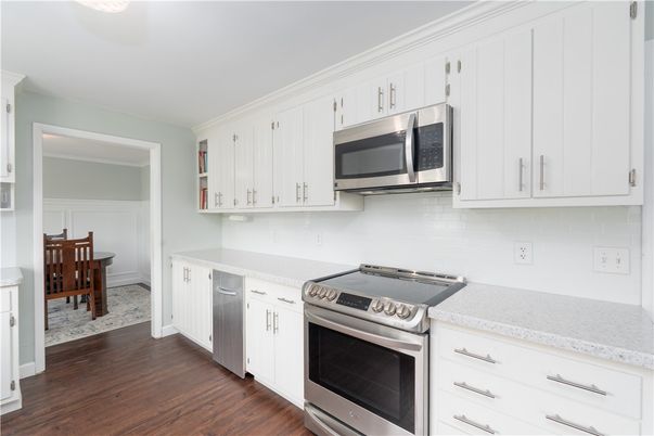 Dining room, Interior, Kitchen, Stainless Steel Appliances, Wood Texture Flooring