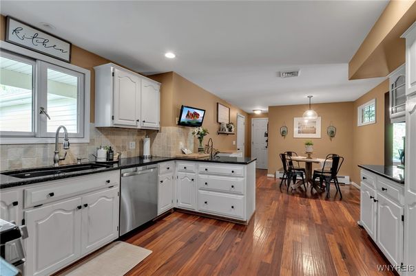 Dining room, Interior, Kitchen, Pendant Lights, Recessed Lighting, Wood Texture Flooring