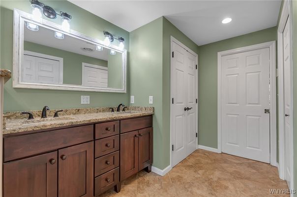 Bathroom, Interior, Recessed Lighting