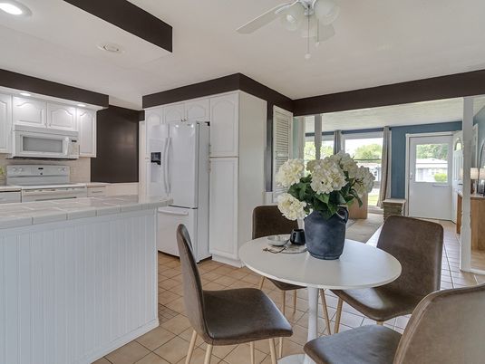 Dining room, Interior, Kitchen, Recessed Lighting