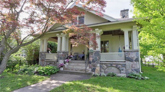 Exterior, Facade, Queen Anne Victorian