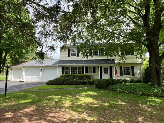 Attached, Exterior, Facade, Cape Cod