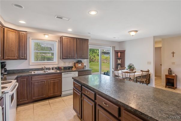 Dining room, Interior, Kitchen, Recessed Lighting