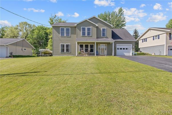 Attached, Exterior, Facade, Farmhouse