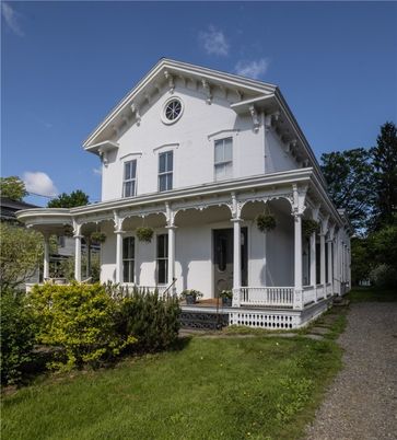 Exterior, Facade, Queen Anne Victorian
