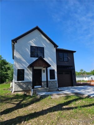 Attached, Exterior, Facade, Farmhouse