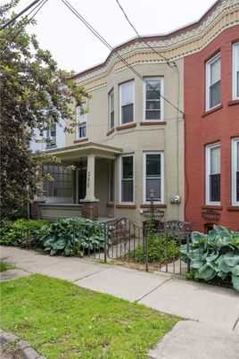 Exterior, Facade, Brick Facade, Rowhouse
