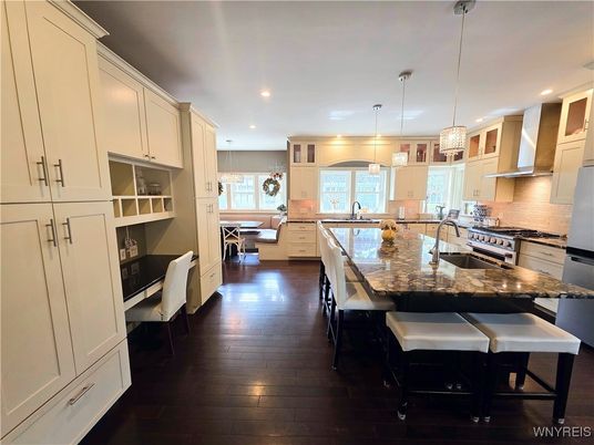 Dining room, Interior, Kitchen, Pendant Lights, Recessed Lighting, Wood Texture Flooring