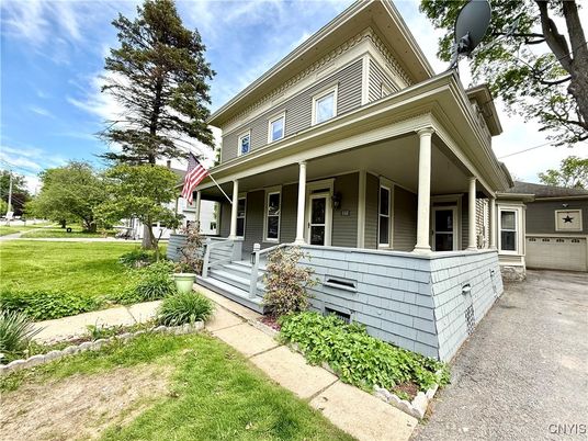 Backyard, Exterior, Facade, Queen Anne Victorian