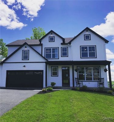 Attached, Exterior, Facade, Farmhouse