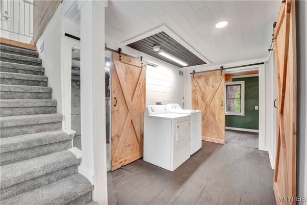 Interior, Recessed Lighting, Washer, Wood Texture Flooring