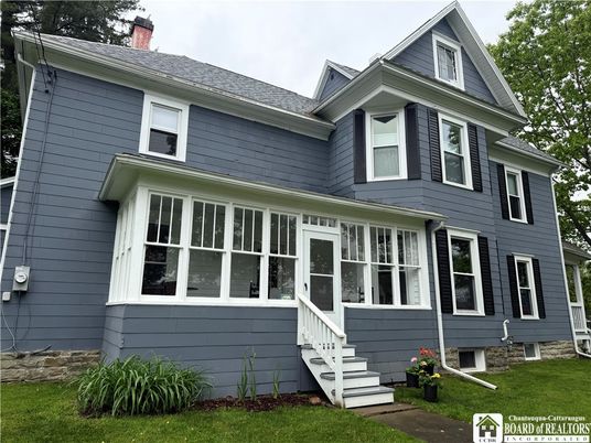 Exterior, Facade, Queen Anne Victorian