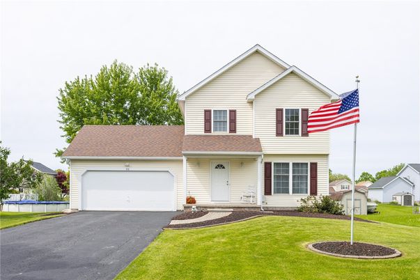 Attached, Exterior, Facade, Farmhouse