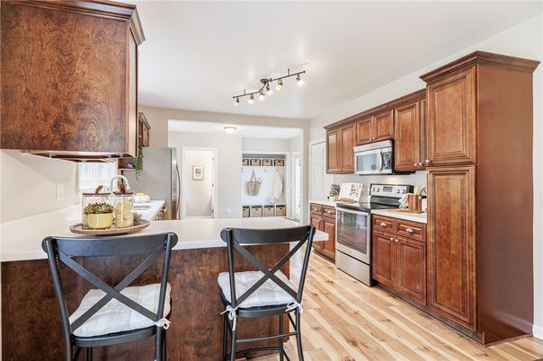 Dining room, Interior, Kitchen, Stainless Steel Appliances, Wood Texture Flooring