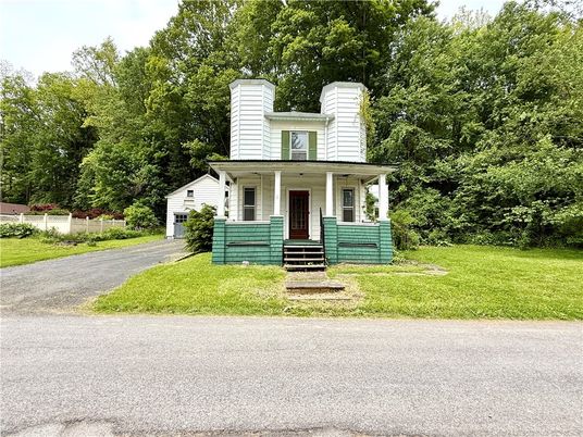 Attached, Backyard, Exterior, Facade, Queen Anne Victorian