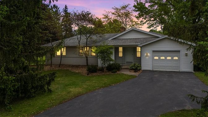 Attached, Exterior, Facade, Ranch