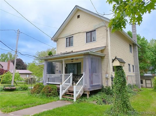 Exterior, Facade, Queen Anne Victorian