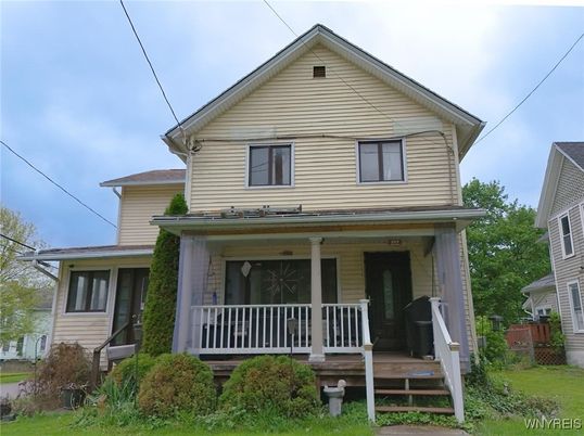 Exterior, Facade, Queen Anne Victorian
