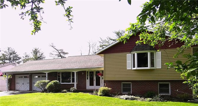 Attached, Exterior, Facade, Brick Facade, Split Level