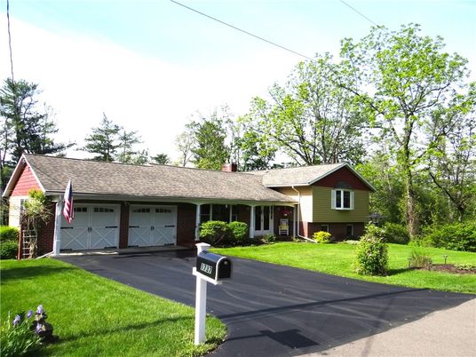 Attached, Exterior, Facade, Brick Facade, Ranch
