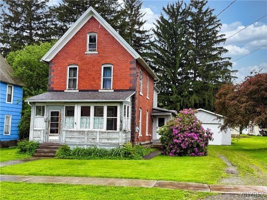 Exterior, Facade, Brick Facade, Brick Traditional