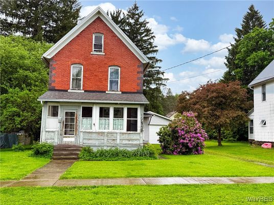 Exterior, Facade, Brick Facade, Brick Traditional