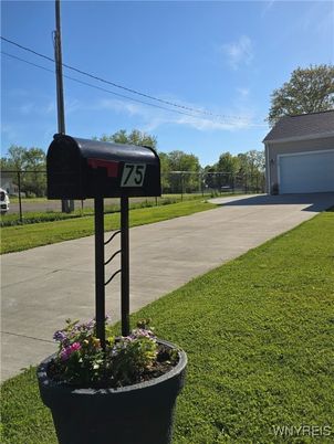 Backyard, Detached Garage, Exterior