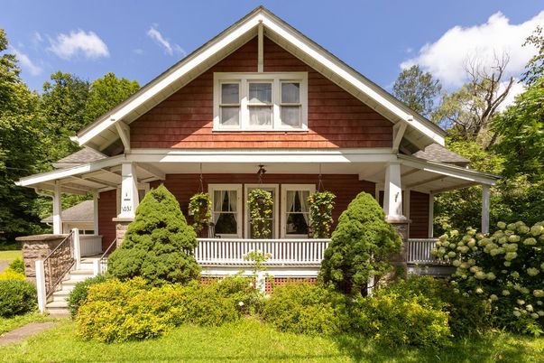 Exterior, Facade, Queen Anne Victorian