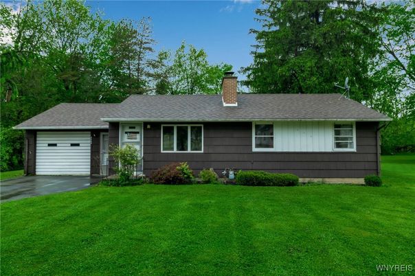 Attached, Exterior, Facade, Ranch