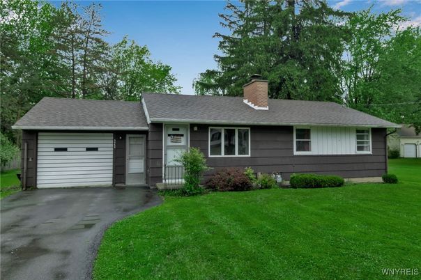 Attached, Exterior, Facade, Ranch
